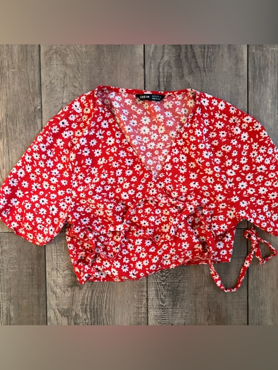 SHEIN Tops - SHEIN Red Floral Tie-Front Crop Top